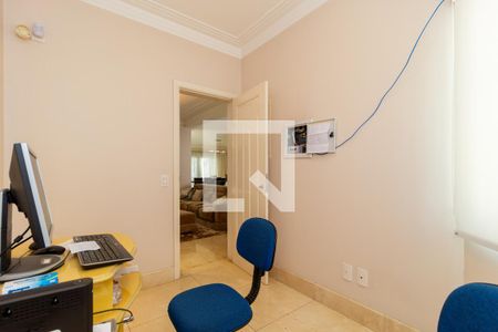 Casa à venda com 550m², 5 quartos e 6 vagasEscritório