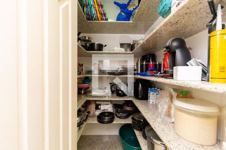 Casa à venda com 550m², 5 quartos e 6 vagasDespensa