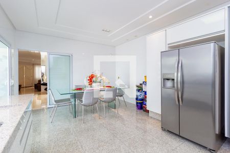 Casa à venda com 550m², 5 quartos e 6 vagasCozinha