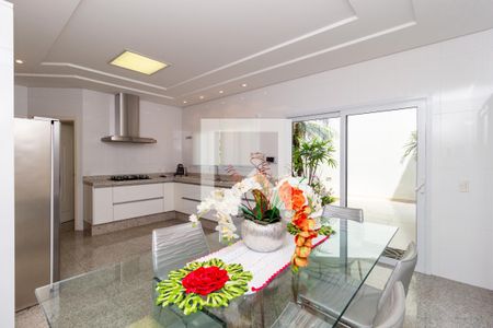 Casa à venda com 550m², 5 quartos e 6 vagasCozinha