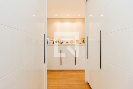Casa à venda com 550m², 5 quartos e 6 vagasCloset - Suíte 4