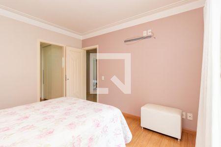 Casa à venda com 550m², 5 quartos e 6 vagasSuíte 2