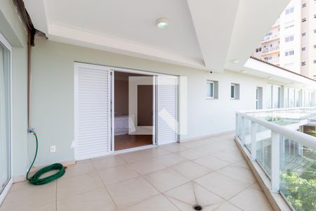 Casa à venda com 550m², 5 quartos e 6 vagasVaranda - Suíte 4