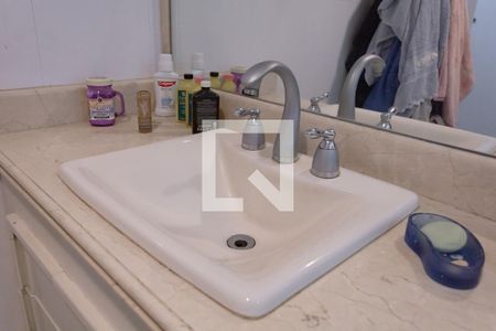 Apartamento à venda com 230m², 3 quartos e 1 vagaBanheiro da Suíte 1