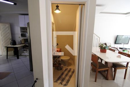 Casa de condomínio à venda com 127m², 3 quartos e 2 vagasLavabo
