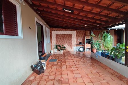 Casa à venda com 326m², 3 quartos e 2 vagasQuintal