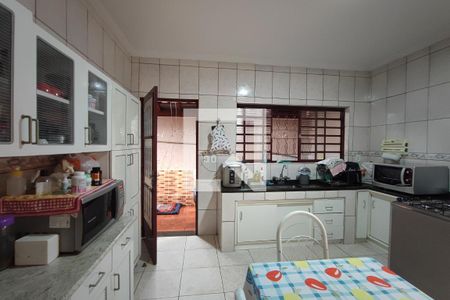 Casa à venda com 326m², 3 quartos e 2 vagasCozinha