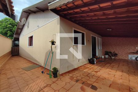 Casa à venda com 326m², 3 quartos e 2 vagasQuintal