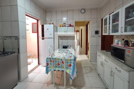 Casa à venda com 326m², 3 quartos e 2 vagasCozinha