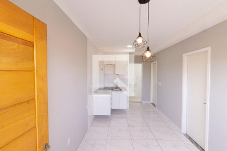 Sala e cozinha de apartamento para alugar com 2 quartos, 42m² em Vila Carrão, São Paulo