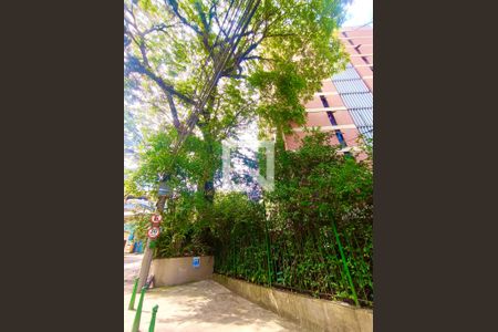 Apartamento à venda com 180m², 4 quartos e 1 vagaFachada com cartaz QA