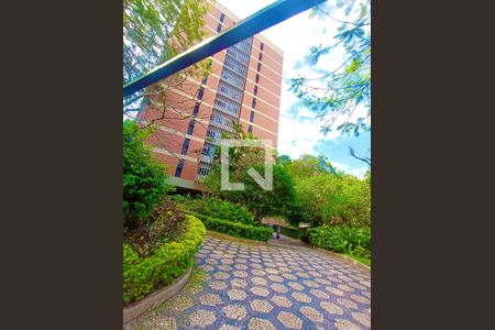 Apartamento à venda com 180m², 4 quartos e 1 vagaFachada com cartaz QA