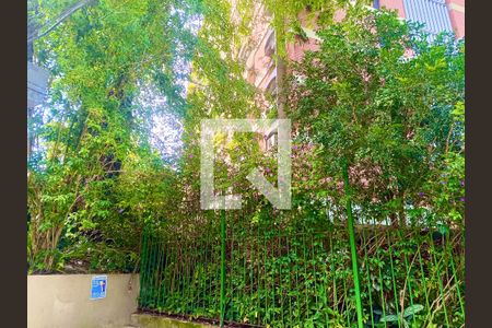 Apartamento à venda com 180m², 4 quartos e 1 vagaFachada com cartaz QA