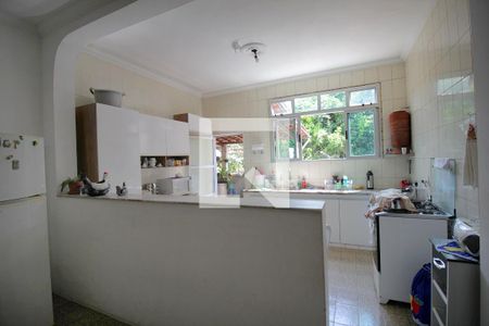 Casa à venda com 385m², 6 quartos e 1 vagaCozinha – 2º piso