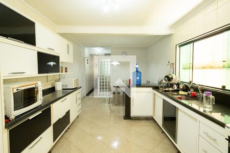 Casa à venda com 270m², 4 quartos e 2 vagas Casa à venda com 270m², 4 quartos e 2 vagasCozinha