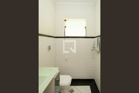 Casa à venda com 270m², 4 quartos e 2 vagas Casa à venda com 270m², 4 quartos e 2 vagasLavabo 1