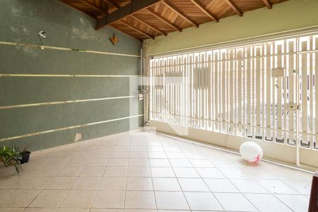 Casa à venda com 270m², 4 quartos e 2 vagas Casa à venda com 270m², 4 quartos e 2 vagasGaragem