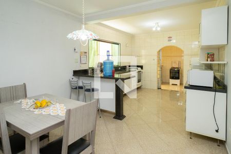 Casa à venda com 270m², 4 quartos e 2 vagas Casa à venda com 270m², 4 quartos e 2 vagasCozinha