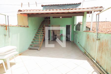 Casa à venda com 270m², 4 quartos e 2 vagas Casa à venda com 270m², 4 quartos e 2 vagasÁrea externa