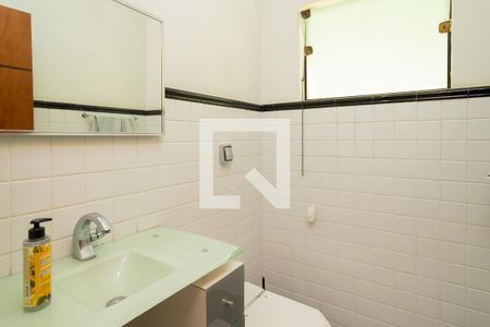 Casa à venda com 270m², 4 quartos e 2 vagas Casa à venda com 270m², 4 quartos e 2 vagasLavabo 1