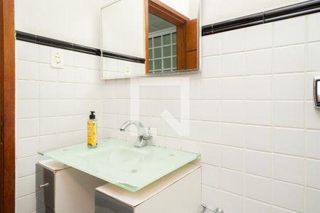 Casa à venda com 270m², 4 quartos e 2 vagas Casa à venda com 270m², 4 quartos e 2 vagasLavabo 1