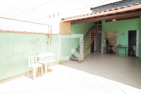 Casa à venda com 270m², 4 quartos e 2 vagas Casa à venda com 270m², 4 quartos e 2 vagasÁrea externa
