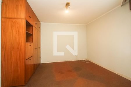 Casa à venda com 485m², 4 quartos e 3 vagas Casa à venda com 485m², 4 quartos e 3 vagasQuarto 4