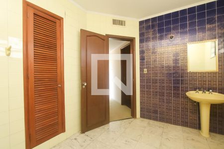 Casa à venda com 485m², 4 quartos e 3 vagas Casa à venda com 485m², 4 quartos e 3 vagasBanheiro 3