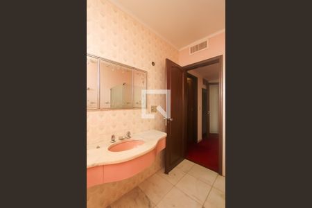 Casa à venda com 485m², 4 quartos e 3 vagas Casa à venda com 485m², 4 quartos e 3 vagasBanheiro suite 2