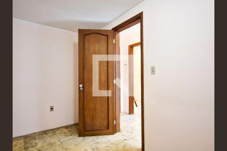 Casa à venda com 485m², 4 quartos e 3 vagas Casa à venda com 485m², 4 quartos e 3 vagasQuarto de serviço