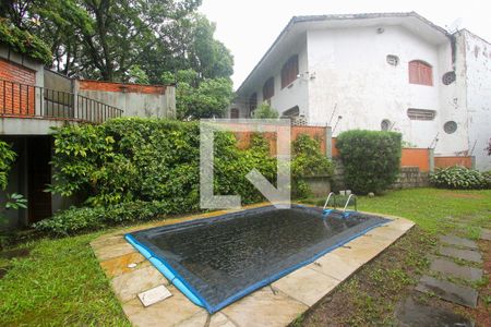 Casa à venda com 485m², 4 quartos e 3 vagas Casa à venda com 485m², 4 quartos e 3 vagasPiscina