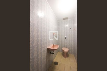 Casa à venda com 485m², 4 quartos e 3 vagas Casa à venda com 485m², 4 quartos e 3 vagasBanheiro 2