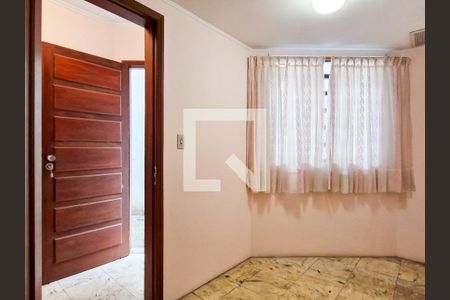 Casa à venda com 485m², 4 quartos e 3 vagas Casa à venda com 485m², 4 quartos e 3 vagasQuarto de serviço