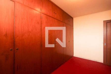 Casa à venda com 485m², 4 quartos e 3 vagas Casa à venda com 485m², 4 quartos e 3 vagasCloset