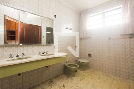 Casa à venda com 485m², 4 quartos e 3 vagas Casa à venda com 485m², 4 quartos e 3 vagasBanheiro suite 1