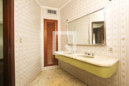 Casa à venda com 485m², 4 quartos e 3 vagas Casa à venda com 485m², 4 quartos e 3 vagasBanheiro suite 1