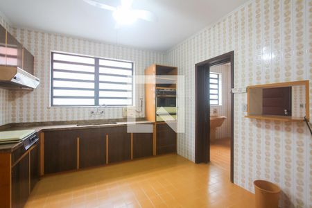 Casa à venda com 485m², 4 quartos e 3 vagas Casa à venda com 485m², 4 quartos e 3 vagasCozinha