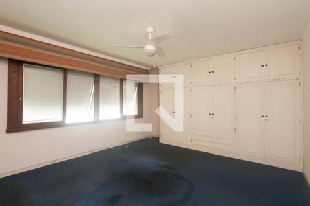 Casa à venda com 485m², 4 quartos e 3 vagas Casa à venda com 485m², 4 quartos e 3 vagasQuarto 1