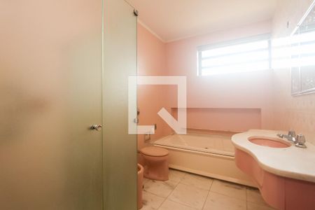 Casa à venda com 485m², 4 quartos e 3 vagas Casa à venda com 485m², 4 quartos e 3 vagasBanheiro suite 2