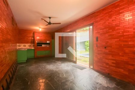 Casa à venda com 485m², 4 quartos e 3 vagas Casa à venda com 485m², 4 quartos e 3 vagasChurrasqueira