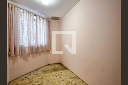 Casa à venda com 485m², 4 quartos e 3 vagas Casa à venda com 485m², 4 quartos e 3 vagasQuarto de serviço