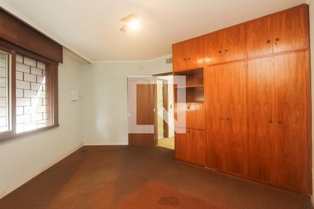 Casa à venda com 485m², 4 quartos e 3 vagas Casa à venda com 485m², 4 quartos e 3 vagasQuarto 4