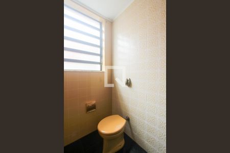 Casa à venda com 485m², 4 quartos e 3 vagas Casa à venda com 485m², 4 quartos e 3 vagasBanheiro social 1