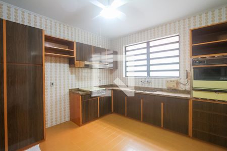 Casa à venda com 485m², 4 quartos e 3 vagas Casa à venda com 485m², 4 quartos e 3 vagasCozinha