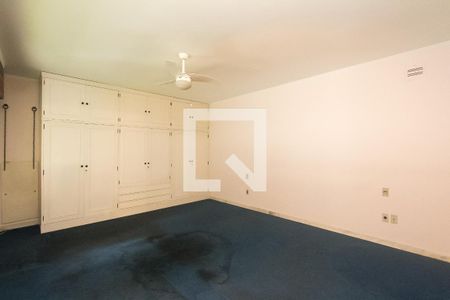 Casa à venda com 485m², 4 quartos e 3 vagas Casa à venda com 485m², 4 quartos e 3 vagasQuarto 1