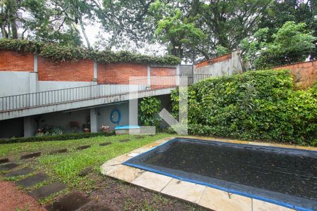 Casa à venda com 485m², 4 quartos e 3 vagas Casa à venda com 485m², 4 quartos e 3 vagasPiscina