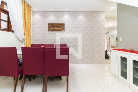 Casa à venda com 160m², 3 quartos e 2 vagas Casa à venda com 160m², 3 quartos e 2 vagasSala de Jantar