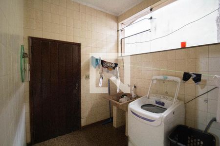Casa à venda com 1600m², 4 quartos e 6 vagas Casa à venda com 1600m², 4 quartos e 6 vagasÁrea de Serviço