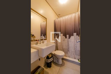 Casa à venda com 427m², 4 quartos e 4 vagas Casa à venda com 427m², 4 quartos e 4 vagasBanheiro de Serviço