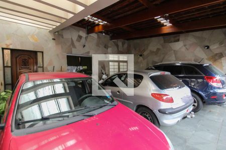 Casa à venda com 300m², 3 quartos e 4 vagas Casa à venda com 300m², 3 quartos e 4 vagasGaragem